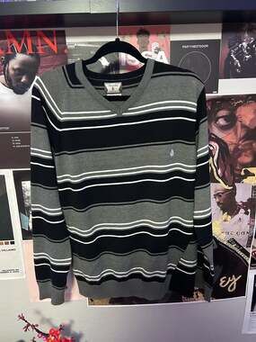 Volcom Corpo Class Men's Large Striped V-Neck Pullover Sweater Black Gray White